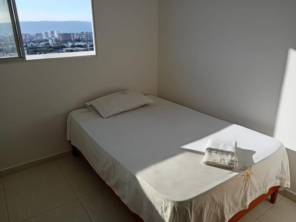 a small bed in a room with a window at Alex & Kamilo in Bucaramanga