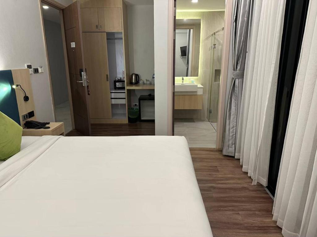 Postel nebo postele na pokoji v ubytování Baan Yuree Resort & Spa - SHA Plus
