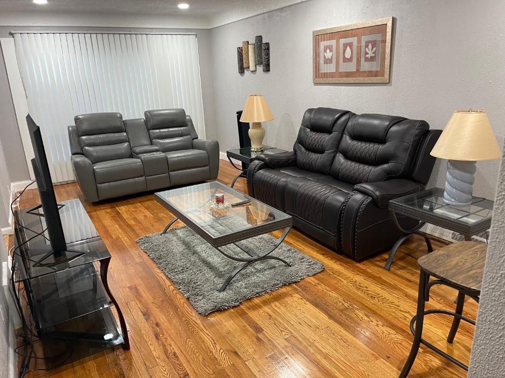 3 Bdrm vacation house, Detroit (updated prices 2024)