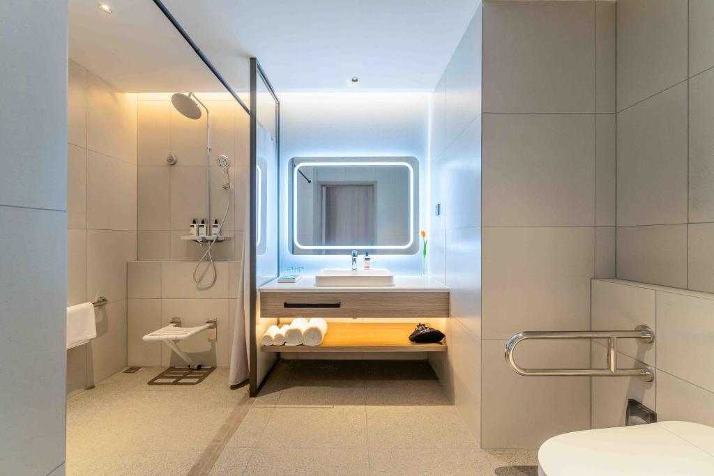 Holiday Inn Express Hangzhou Airport, an IHG Hotel - Standard King Room - Accesso Alla Disabilità