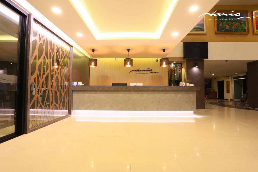 a lobby of a shopping mall with a counter at Naris Art Hotel in Pattaya South