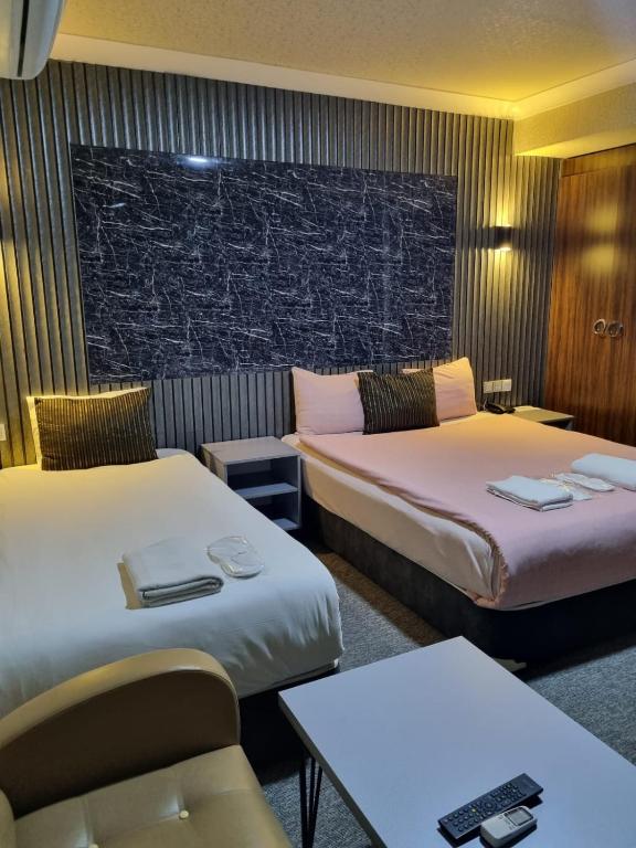 Postel nebo postele na pokoji v ubytování koza millenyum hotel&spa