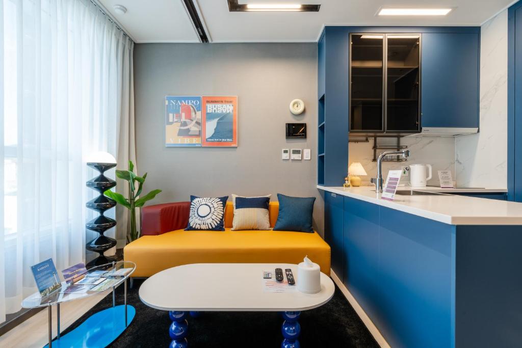 Kuchyň nebo kuchyňský kout v ubytování Radiant Nampo Hotel