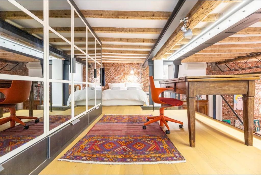 Posteľ alebo postele v izbe v ubytovaní Loft di design nel cuore di Milano