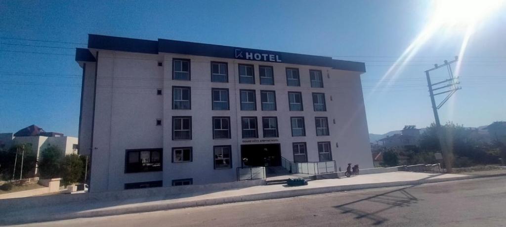 GRAND KÖSE AİRPORT HOTEL - Housity