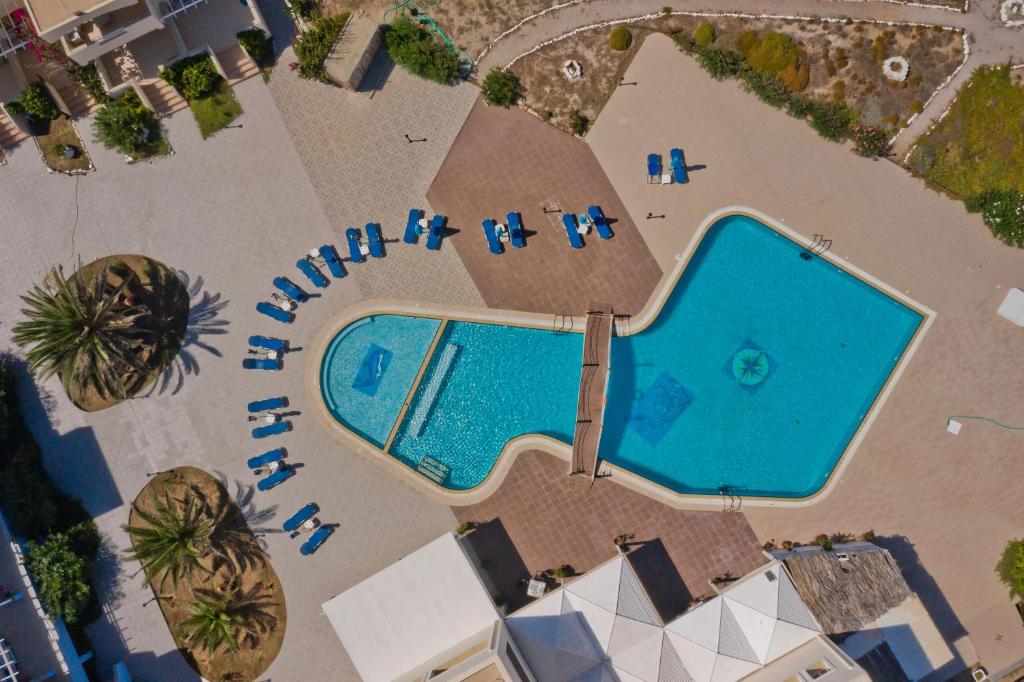 an overhead view of a swimming pool at a resort at Royal Beach Hotel in Arkasa