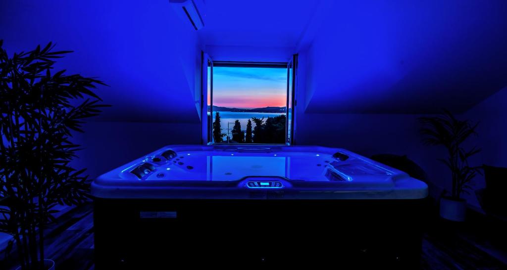 Fotografie z fotogalerie ubytování Jacuzzi v destinaci Okrug Gornji