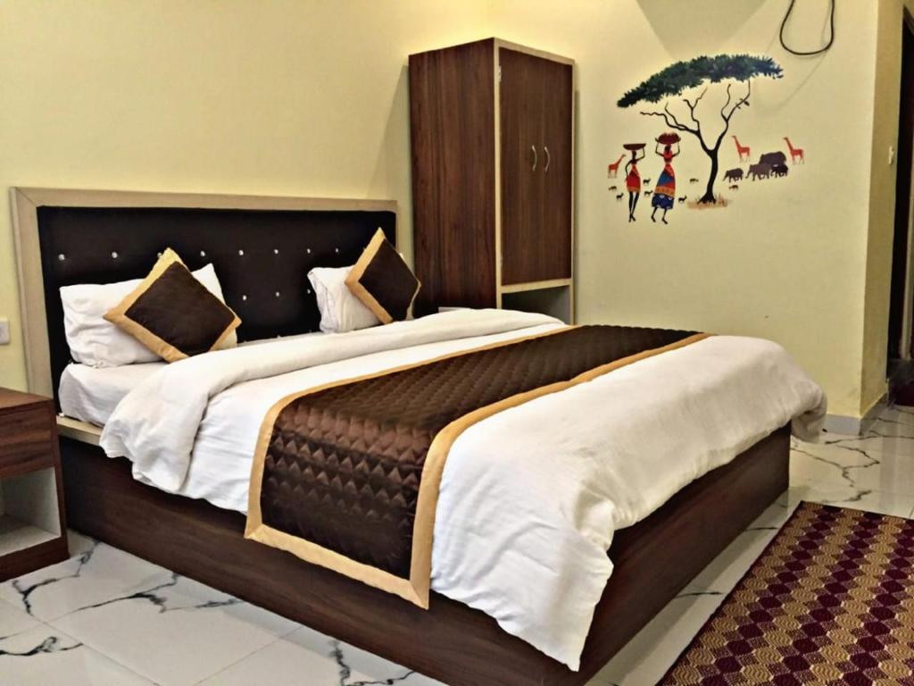 a bedroom with a large bed in a room at The Comfort Home Stay Ranthambhore in Sawāi Mādhopur