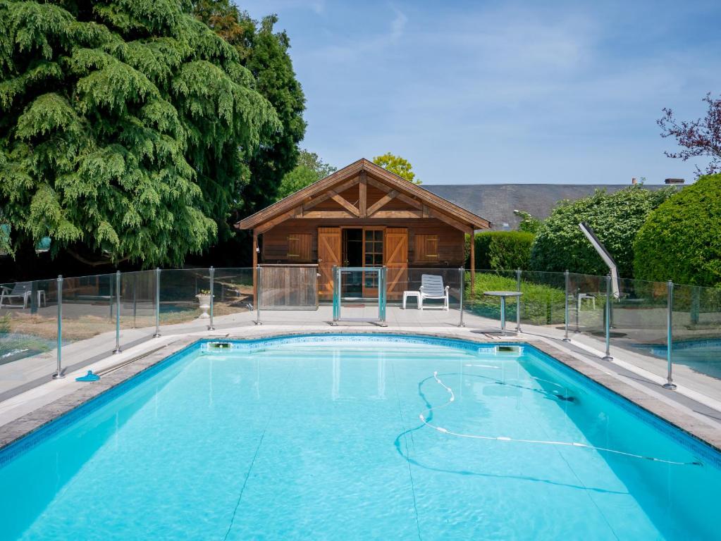 a swimming pool in front of a house at Le Set & Mat - Parc - Loisirs - 10 Personnes - Rêve au Mans in Montbizot