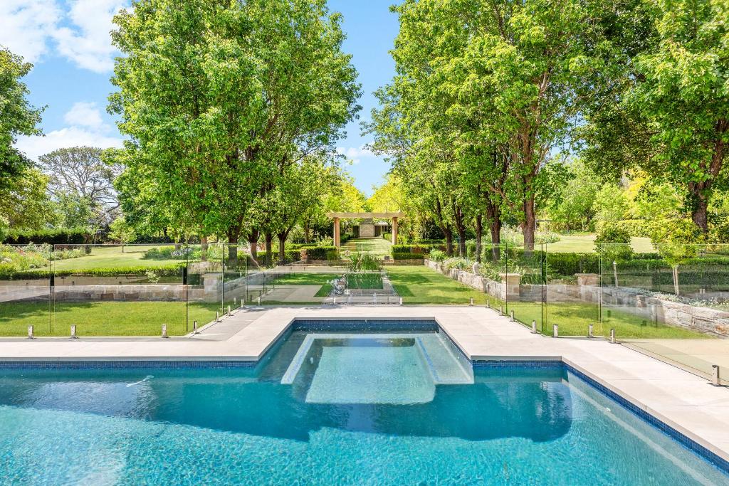 Chanticleer Gardens Barn cottage with a Pool - プールビュー付きのキングスイート
