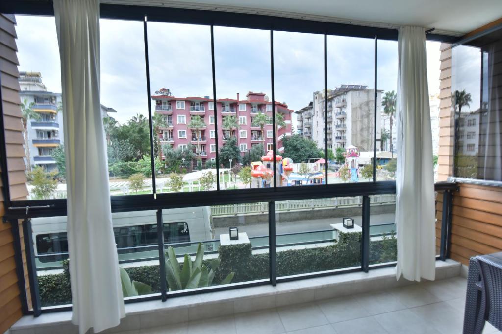 Balkón nebo terasa v ubytování Апартаменты Best Home 26 Cleopatra Legacy No 8