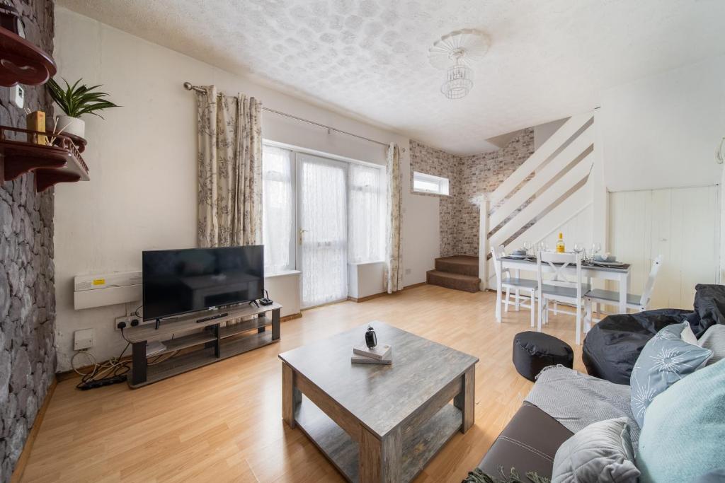 a living room with a couch and a table at Livestay-Affordable 2-Bed House in Luton in Luton