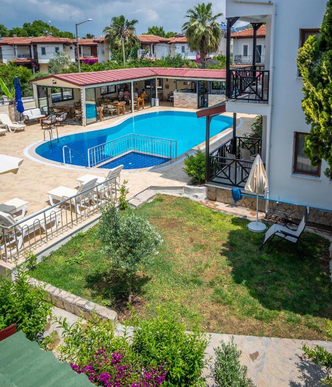 Bazén v ubytování Loya Vita Hotel nebo v jeho okolí
