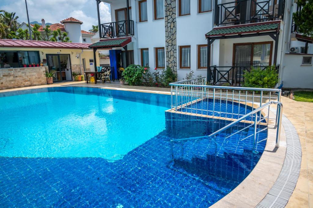 Bazén v ubytování Loya Vita Hotel nebo v jeho okolí