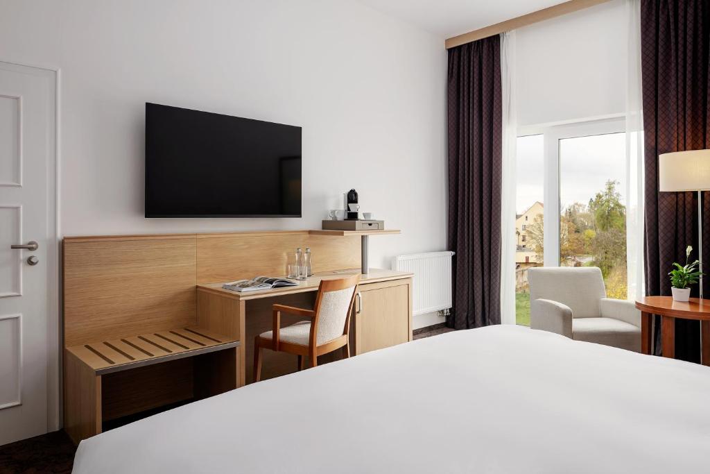 Postel nebo postele na pokoji v ubytování Harvey Spa Hotel