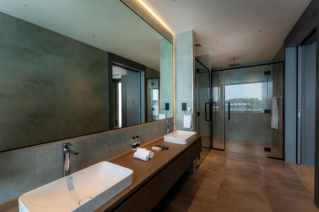 Koupelna v ubytování Nurai Water Villa By Luxury Explorers Collection