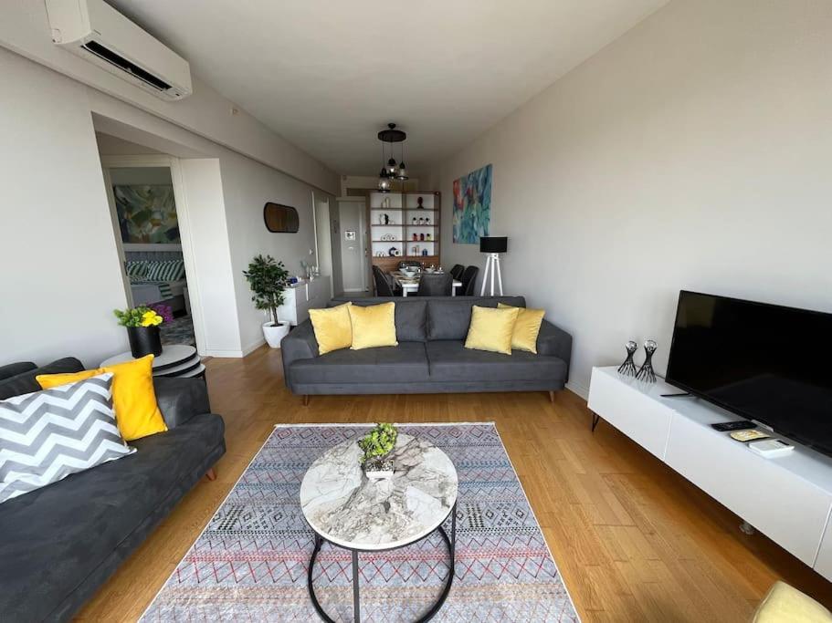 a living room with a couch and a table at Site içerisinde, 2 çift kişilik yatak, 6 kişilik. in Istanbul