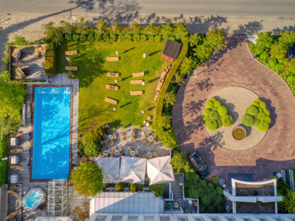 Bazén v ubytování Grand Hotel Seeschlösschen Sea Retreat & SPA nebo v jeho okolí