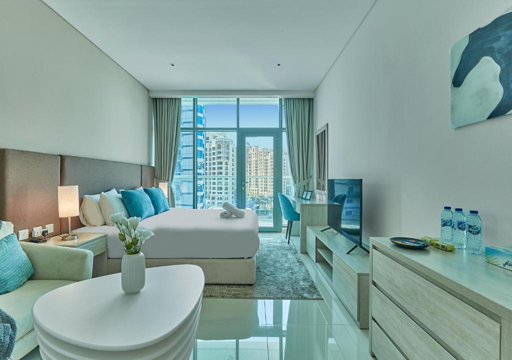 Posezení v ubytování First Class Apartments in Seven Palm with direct Access to the West Palm Beach and Nakheel Mall