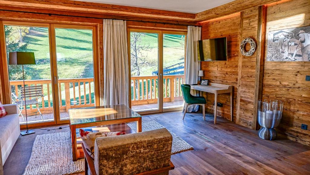 Posezení v ubytování CHALET KITZBICHL by Alpin Charme Apartments