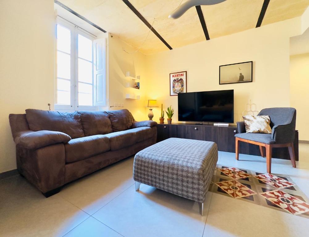 TV a/nebo společenská místnost v ubytování Valletta Boutique Home