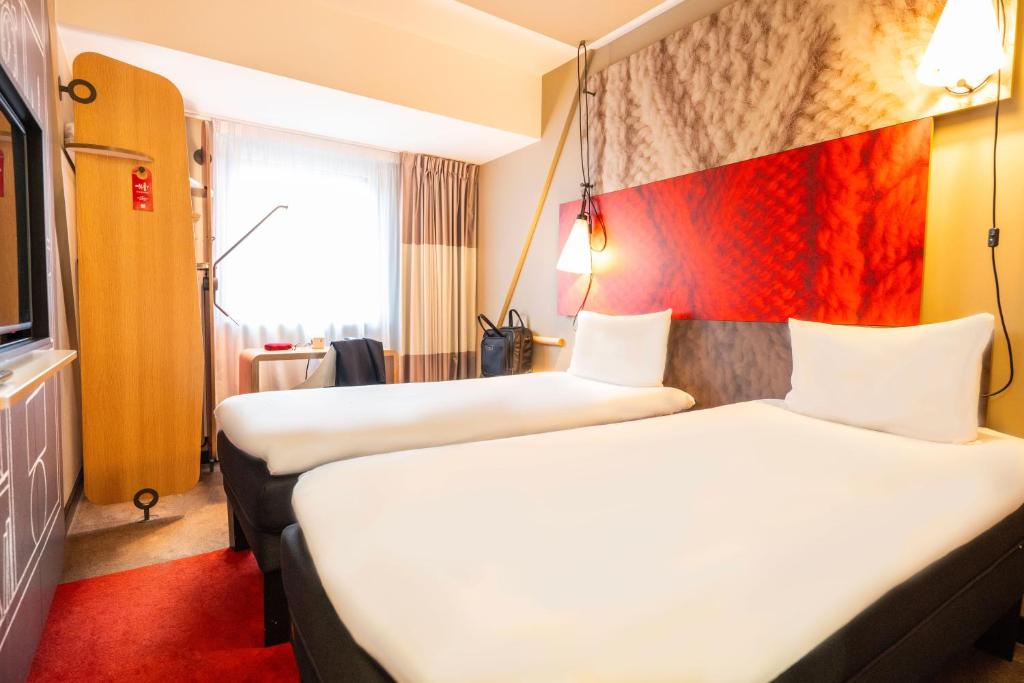 Postel nebo postele na pokoji v ubytování ibis Geneve Centre Lac