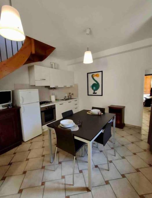 Kuchyň nebo kuchyňský kout v ubytování Appartamento in centro
