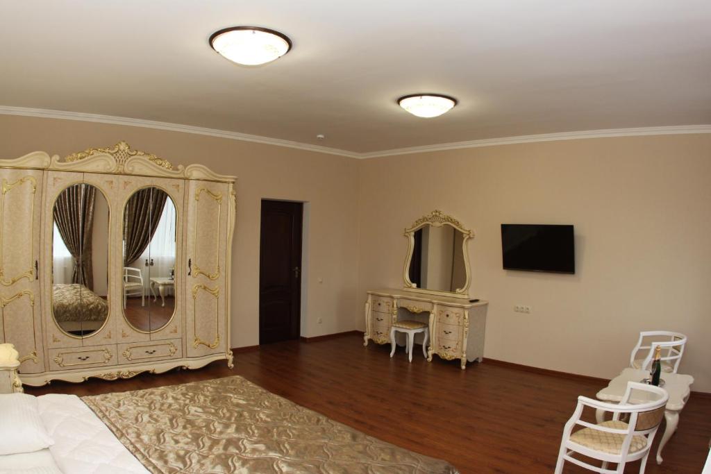 Alexandrovskaya Sloboda Hotel - Suite Met Balkon