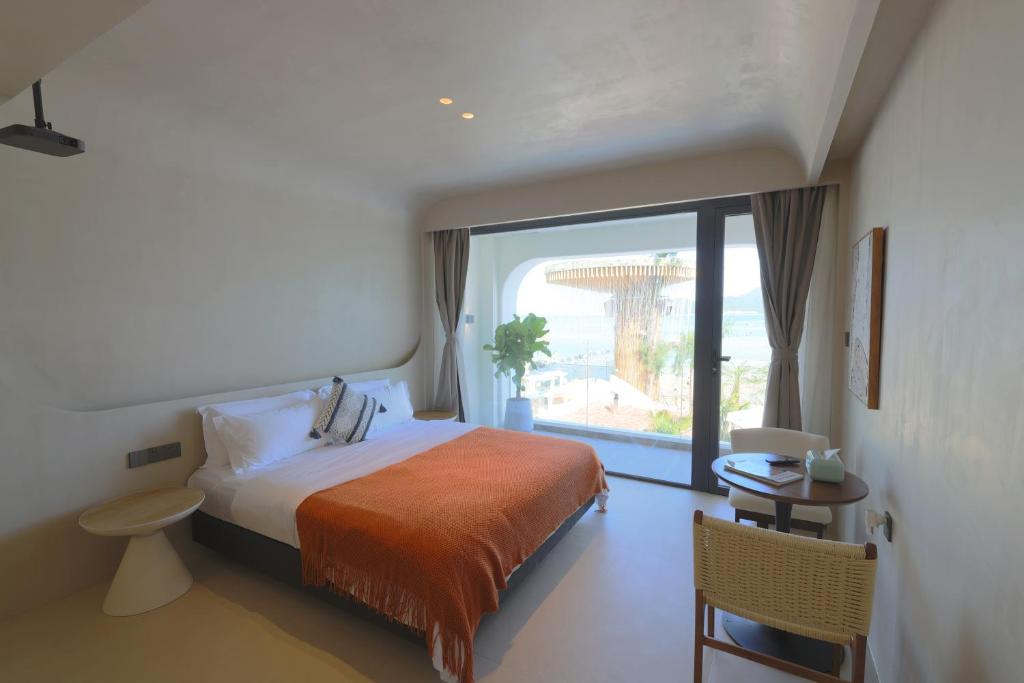 Postel nebo postele na pokoji v ubytování Shenzhen Semporna Beach Sea View B & B - 深圳较场尾仙本那沙滩海景民宿