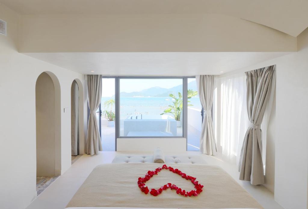 Postel nebo postele na pokoji v ubytování Shenzhen Semporna Beach Sea View B & B - 深圳较场尾仙本那沙滩海景民宿