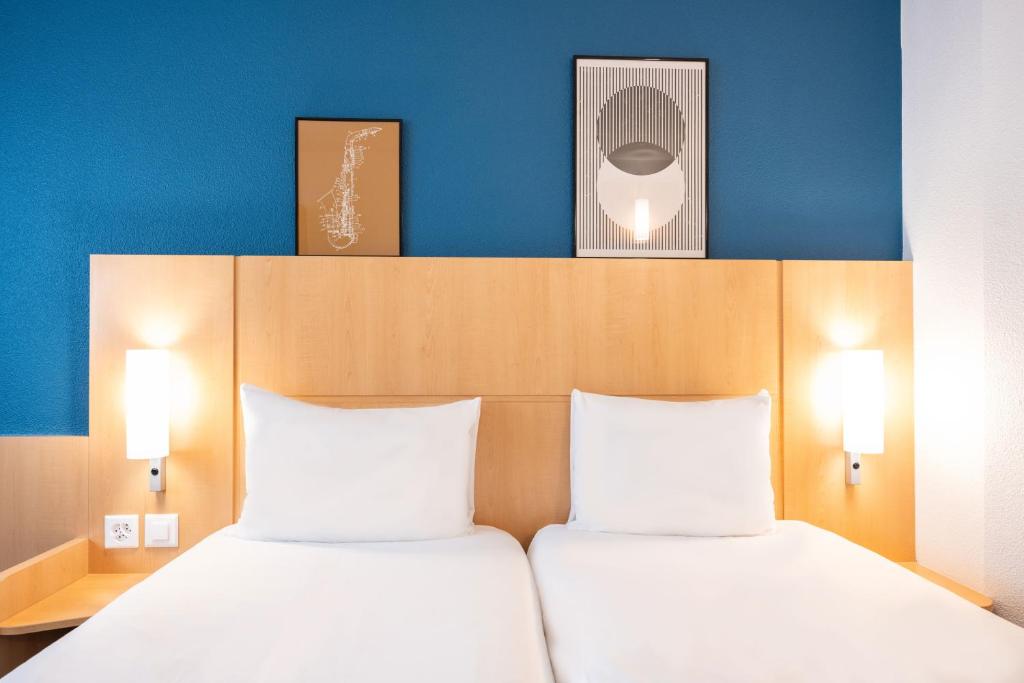 Postel nebo postele na pokoji v ubytování ibis Genève Centre Nations