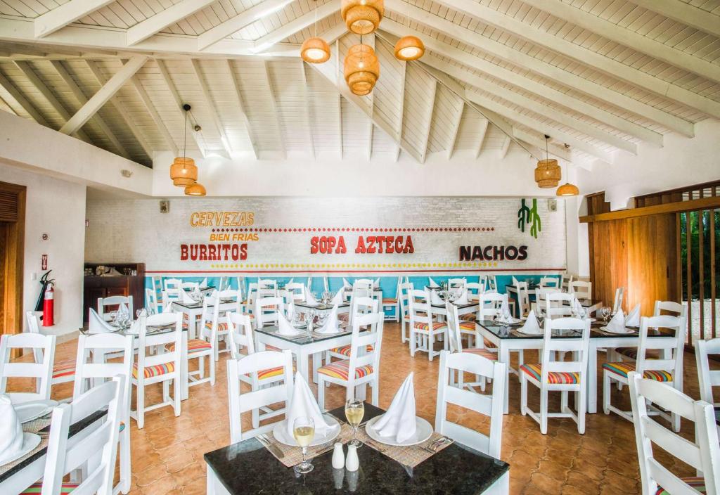 Restaurace v ubytování Viva Tangerine by Wyndham, A Trademark All Inclusive