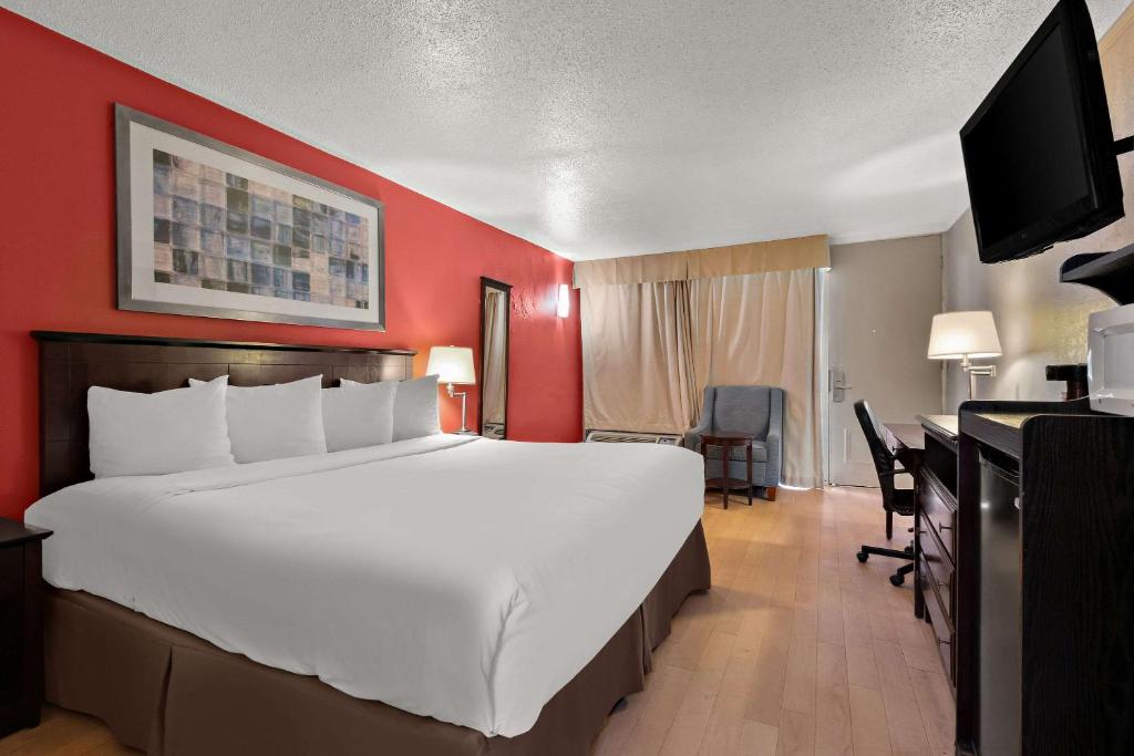 Postel nebo postele na pokoji v ubytování Quality Inn Wayne - Fairfield Area