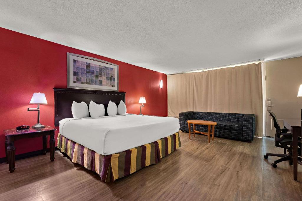 Postel nebo postele na pokoji v ubytování Quality Inn Wayne - Fairfield Area