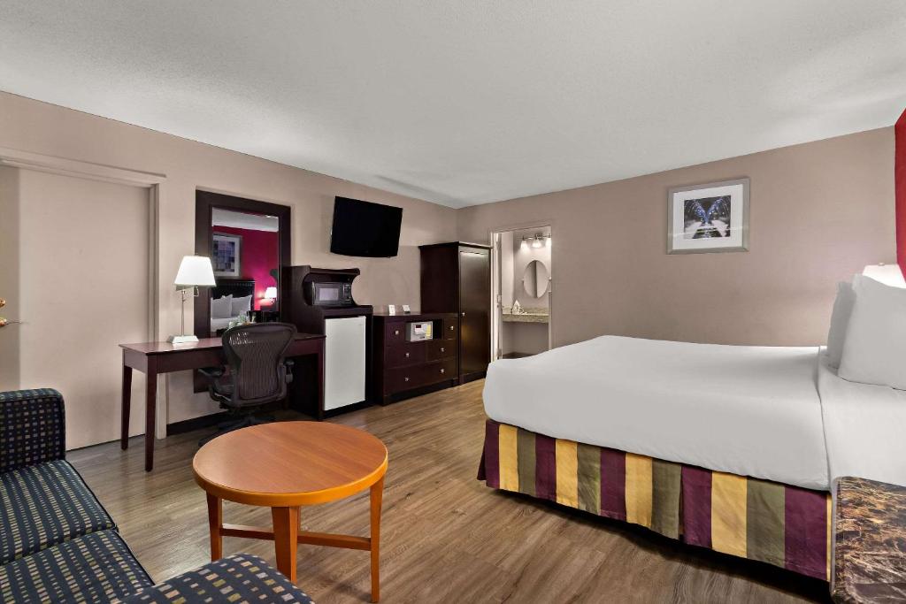Postel nebo postele na pokoji v ubytování Quality Inn Wayne - Fairfield Area