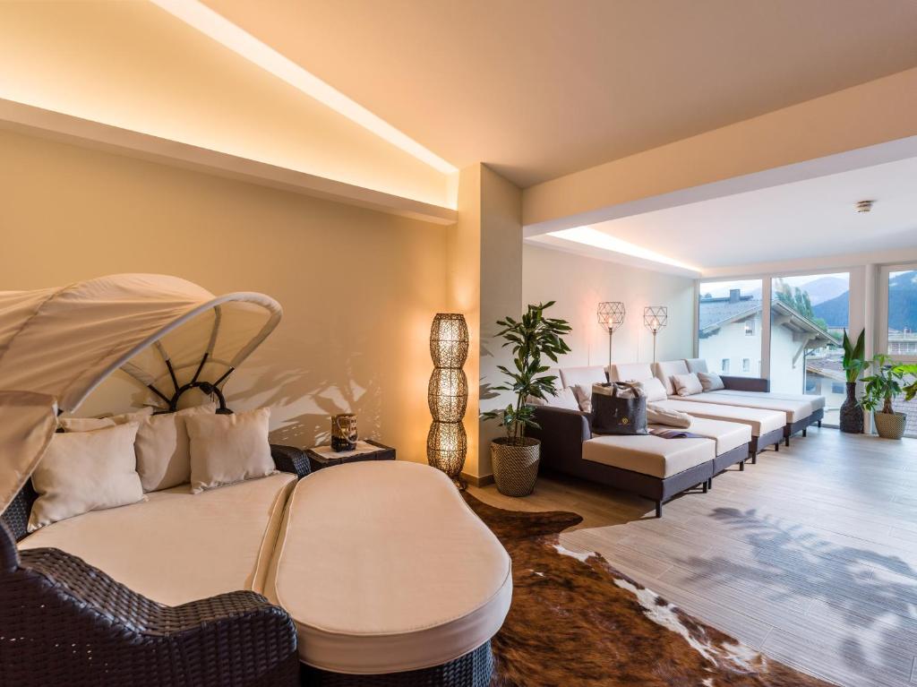 Posezení v ubytování Das Sonnleiten Ski- und Motorradhotel Bruck im Zillertal