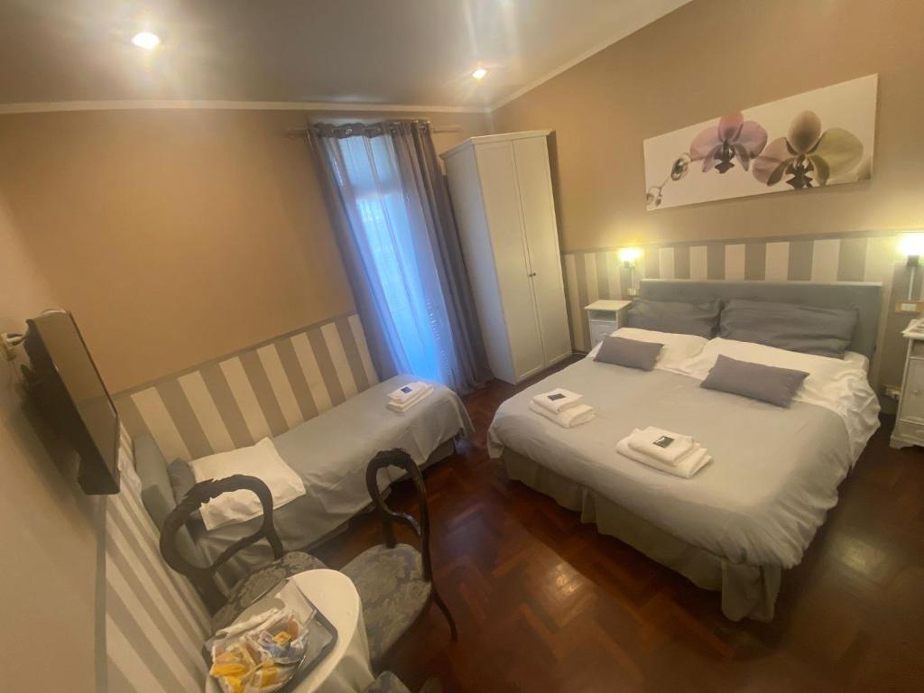 Łóżko lub łóżka w pokoju w obiekcie Morgagni House