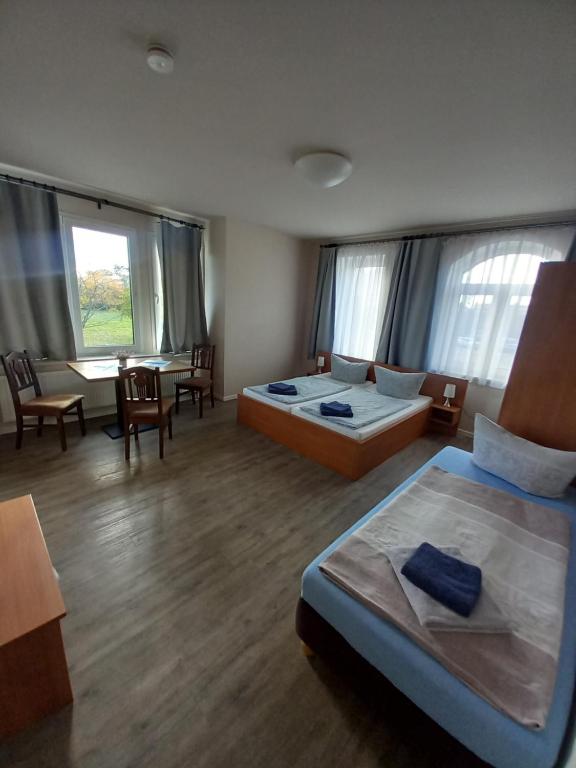 Hofbräu Zur Schönen Aussicht mit Restaurant - Habitación Triple Básica