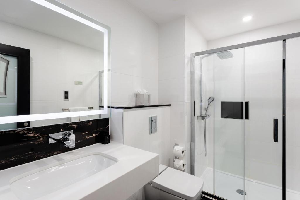 Montcalm Royal London House, London City - Deluxe King / Twin Room