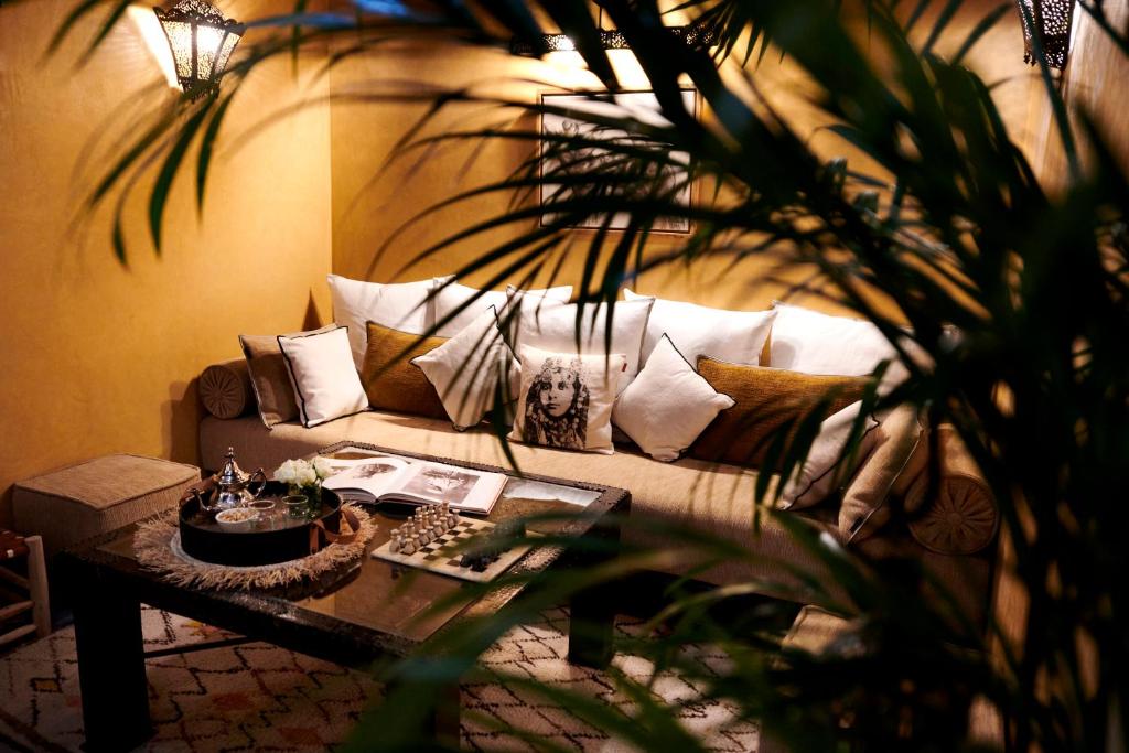 Posezení v ubytování Riad Dar Amanza en exclusivité avec 4 chambres au coeur de la médina