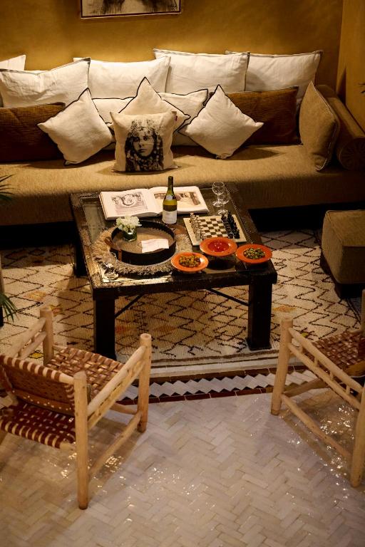 Posezení v ubytování Riad Dar Amanza en exclusivité avec 4 chambres au coeur de la médina