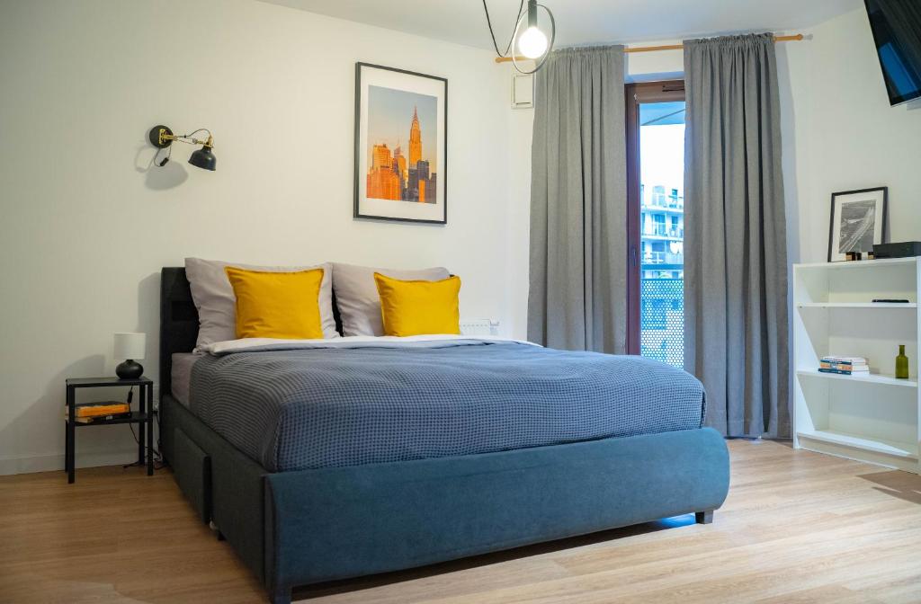 Кровать или кровати в номере Apartament w Śródmieściu Odnowa