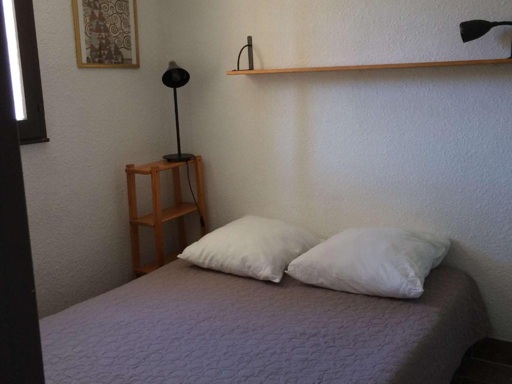 Posteľ alebo postele v izbe v ubytovaní Villa Climatisée avec Piscine, Parking Privé, Proche Plage - 6 Pers. - FR-1-607-151