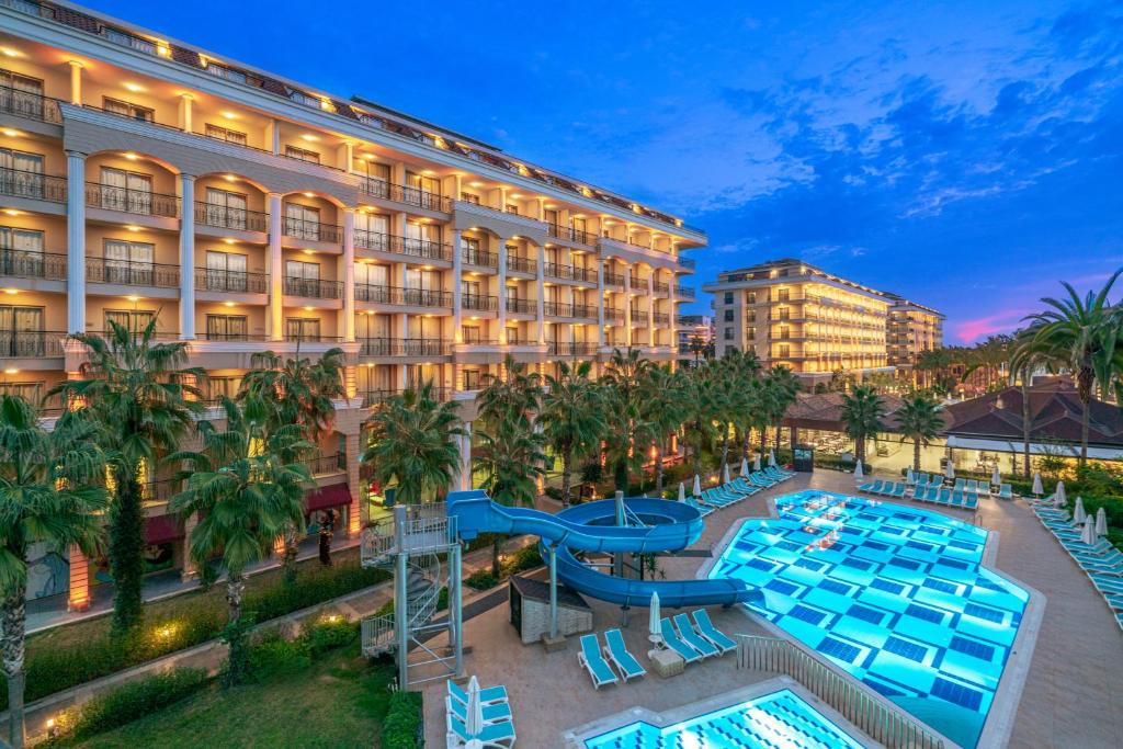 an image of a hotel with a swimming pool at SUN HEAVEN FAMILY & SPA in Alanya