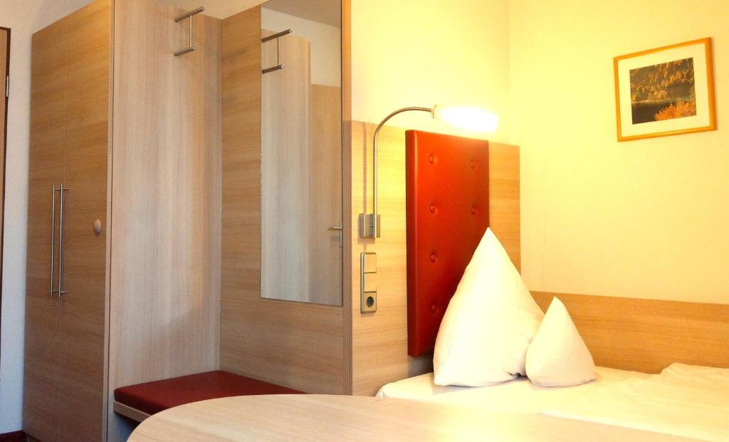 Postel nebo postele na pokoji v ubytování Hotel Schwanen