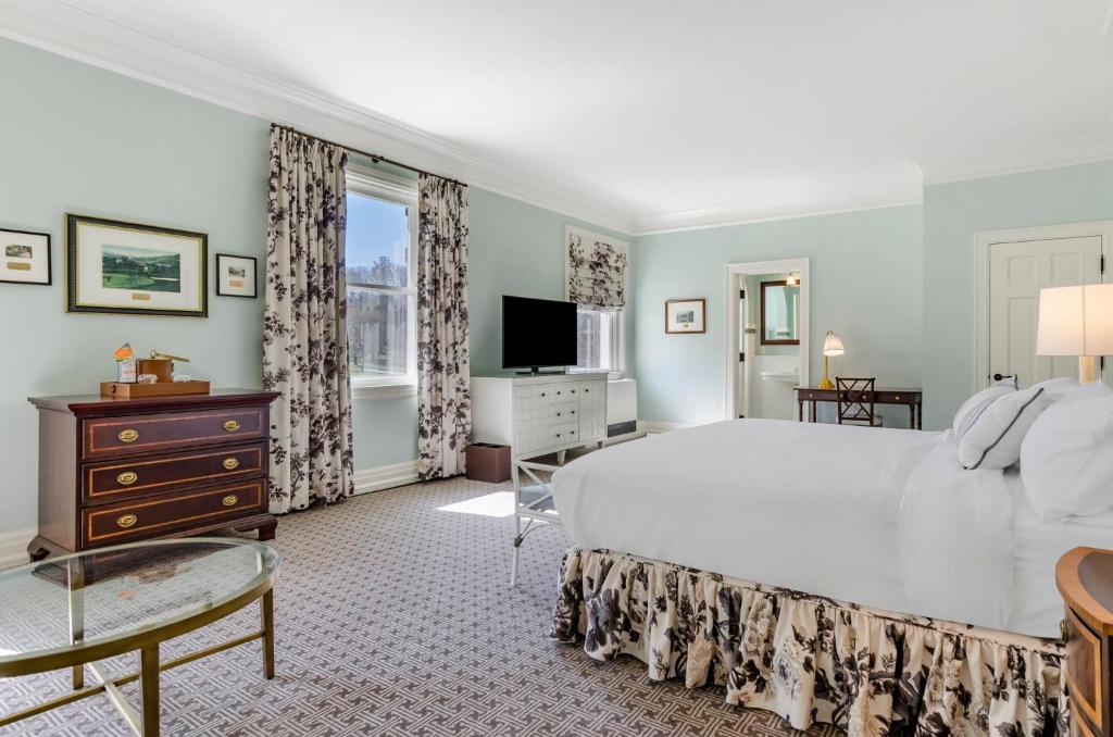 The Omni Homestead Resort & Spa - Studio Suite King Room
