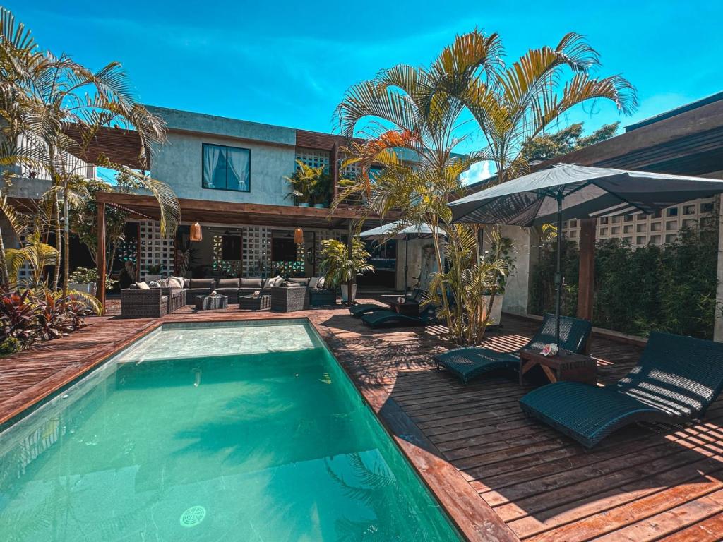 Het zwembad bij of vlak bij MAPUWI Villa & Suite
