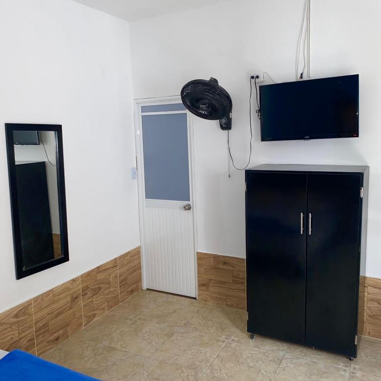 TV a/nebo společenská místnost v ubytování HOTEL LUZ MERY