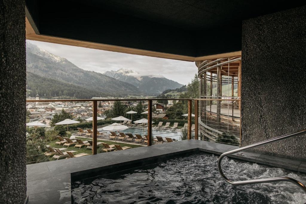 Výhľad na hory alebo výhľad na hory priamo z hotela Naturhotel Leitlhof