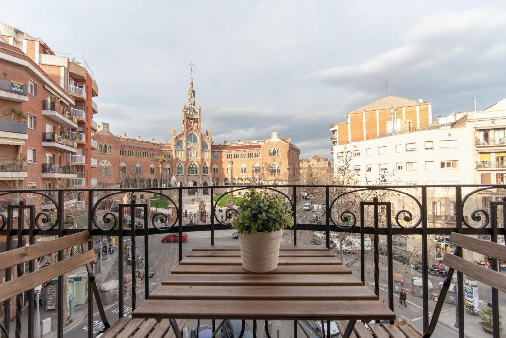 Housalia Sant Pau Views- Suite with View on Hospital Sant Pau
